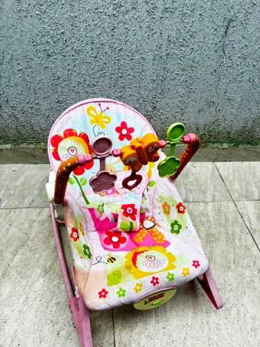 Carrinho de bebê + cadeirinha de balanço