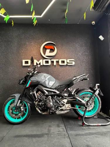 YAMAHA MT 09 - 2024 - EXTRA!