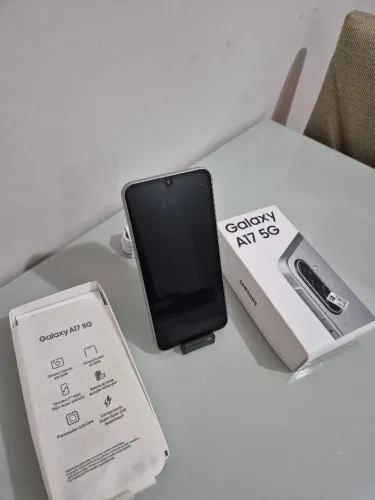 Samsung Galaxy A17 5G - 256GB / 8GB RAM - UM MÊS DE USO