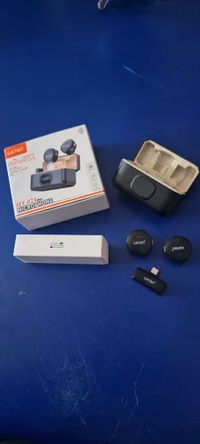Microfone com caixa de carregamento