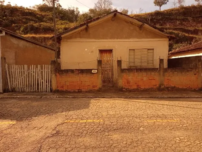 Vende-se Casa No Interior De Minas Gerais