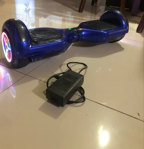 Overboard azul seminovo com Bluetooth e RGB
