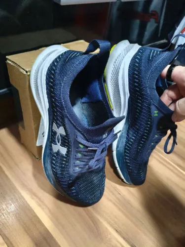 Tênis Under Armour número 40