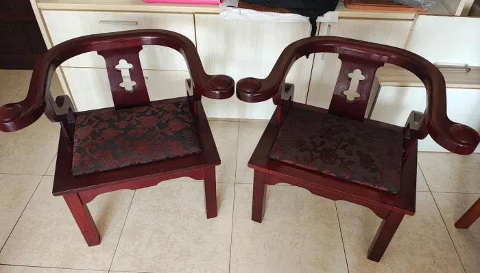 Cadeiras/poltronas de madeira nobre