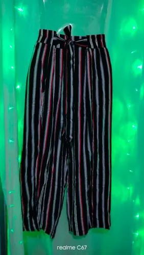 CALÇA PANTALONA LISTRADA COM FENDA