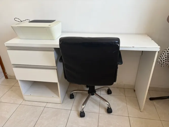 Mesa com cadeira