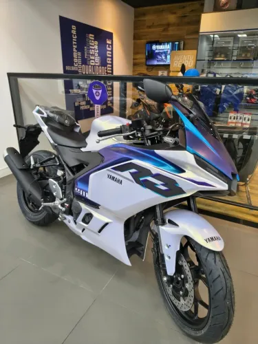 YAMAHA R3  LEANDRO