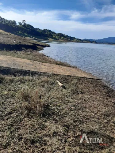 Terreno Fundo para a Represa em Piracaia - São Paulo