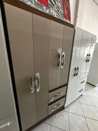 Guarda roupa 4 portas novo