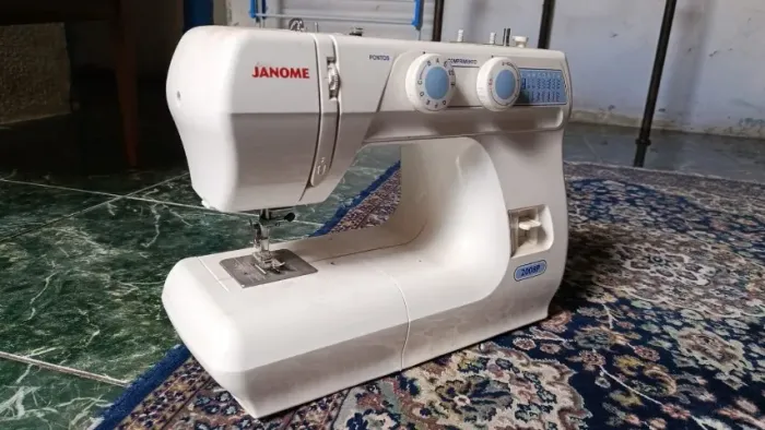 Máquina de costura Janome 2008s 