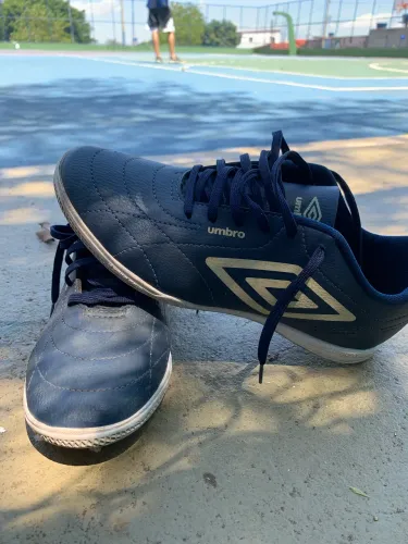 Chuteira umbro 