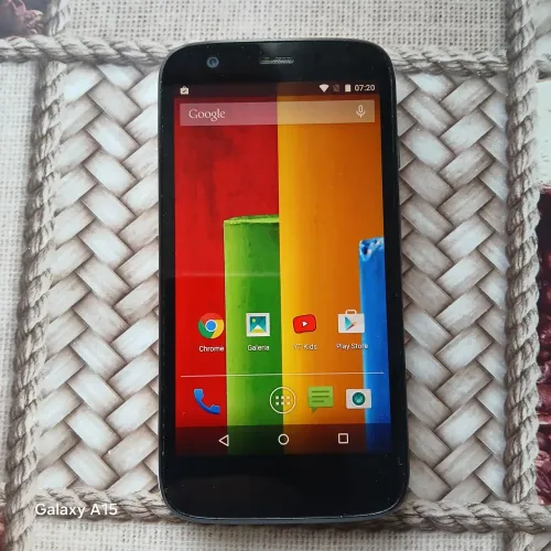 Vendo celular moto g1 funcionando bem só o aparelho 