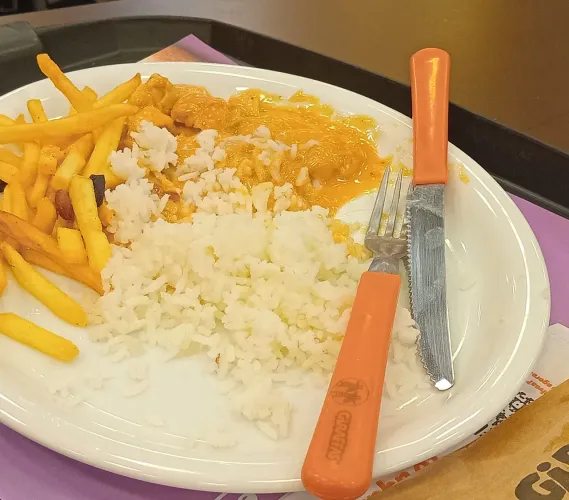 Vaga pra auxiliar de cozinha