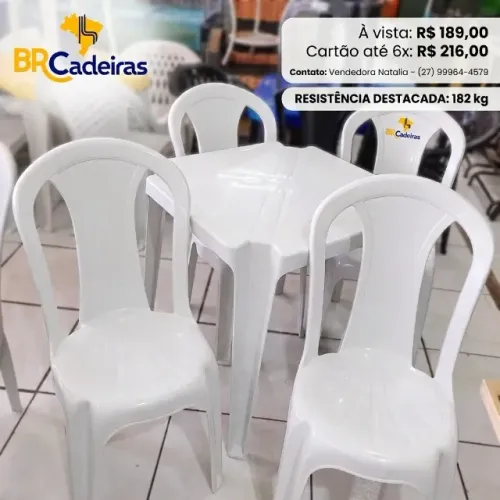 Conjunto Mesa + 4 Cadeiras de Plástico Brancas