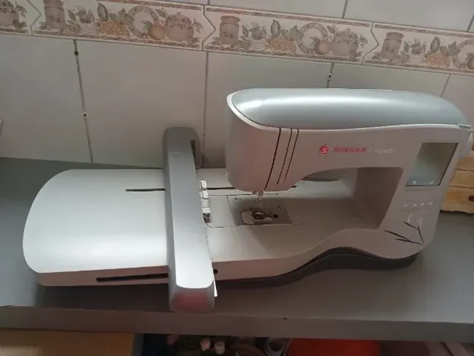 Bordadeira Singer Superb EM200