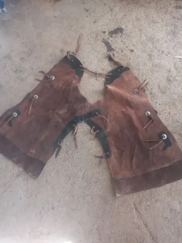 Calça de couro