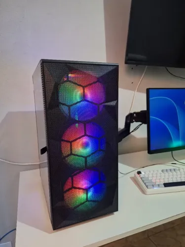 PC Gamer AMD Ryzen 7 5700G + RTX 5060 Ti