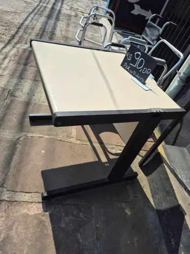 Mesa escrivaninha  0,80 x 0 60 x 0,75 altura
