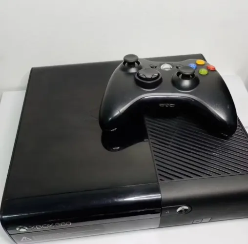 Xbox 360 Super Slim - DESBLOQUEADO RGH - Acompanhará jogos de sua escolha(ACEITO CONVERSA)