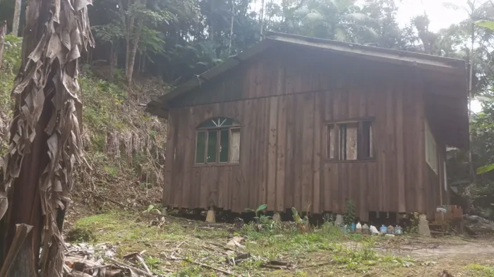 Vende se uma chácara no Quiriri