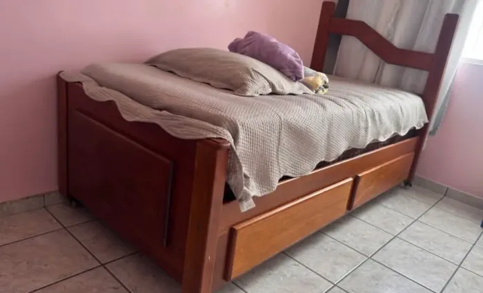 Cama de Madeira Cedro Rosa + Colchão solteiro