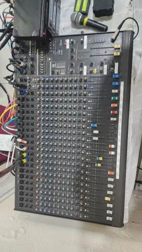 Kit mesa de som e caixas CSR 4000