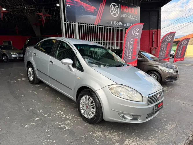 Fiat Linea Essence 1.8 Flex 16V 4P 2013