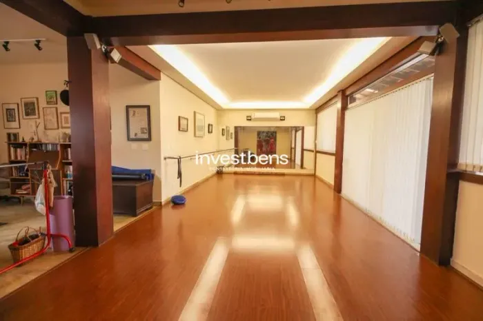 Casa à venda - 4 Quartos, 1 suite e 5 Vagas - 392m² - Serra