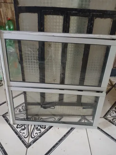 Vendo janela e Balancinho Medido 80x80 e 1.00 x 66