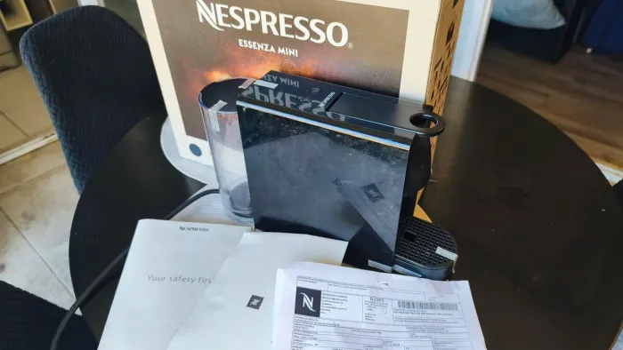 Cafeteira Nespresso Essenza Mini C30