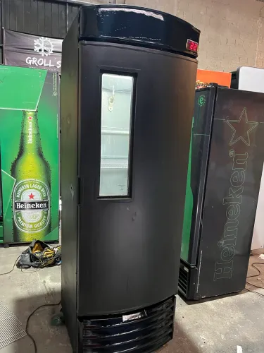 Cervejeira Metalfrio 450 L funcionando perfeitamente confira 220 v