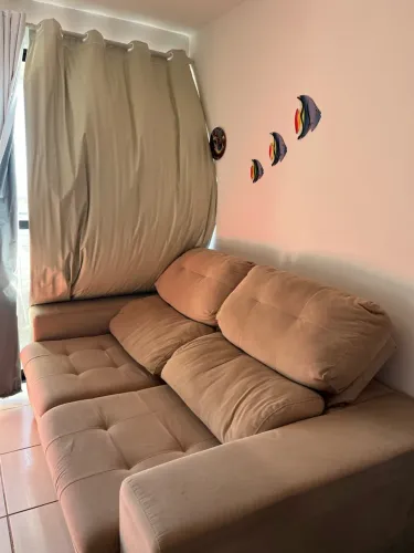 Sofá retrátil confortável e bem conservado