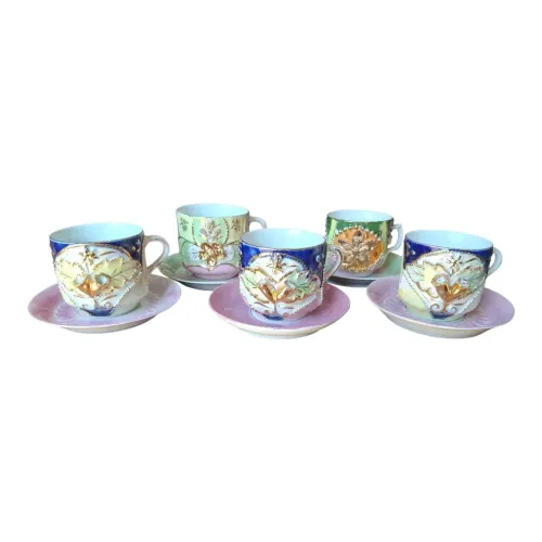 Xícara Antiga Em Porcelana Europeia. 