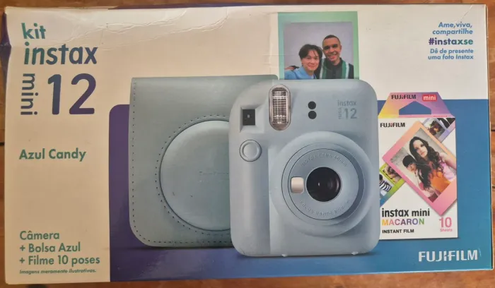 Kit Câmera Instax Mini 12 com pack 10 fotos Spray Art e Bolsa Azul Candy
