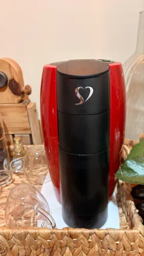 Cafeteira 3 corações vermelho 1 ano de uso 
