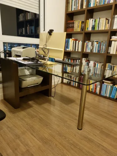 Mesa de escritório em vidro