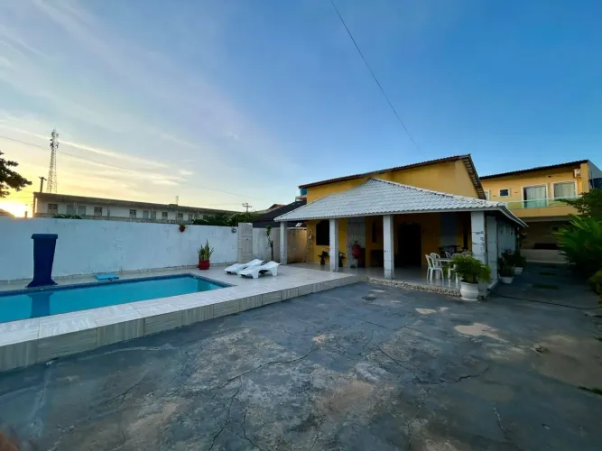 Casa de veraneio próximo à praia com piscina