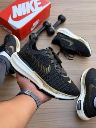 MmNike ZoomX Invincible Run Flyknit 3 Black & Gold | Amortecimento Revolucionário Flyknit