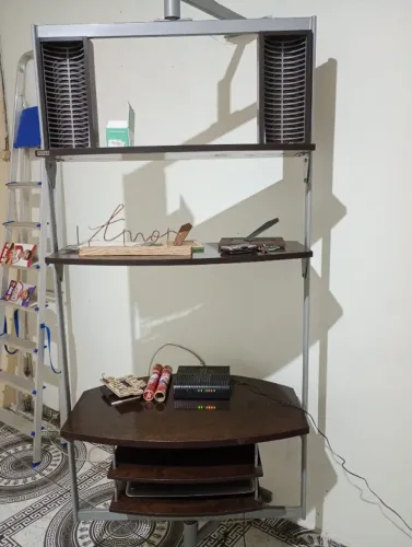 Vendo um rack para sala ou quarto