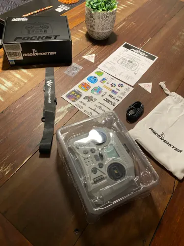 Radiomaster Pocket NOVO + Baterias e Brindes