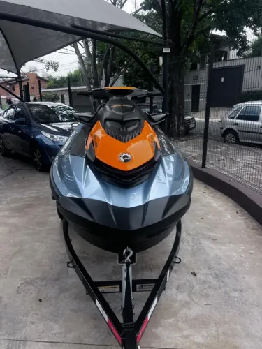 jet ski 