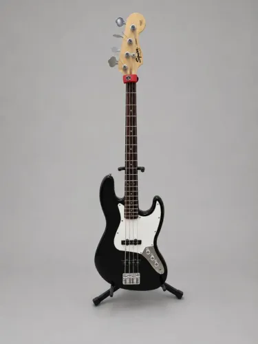 Baixo Squier Jazz bass 4 cordas