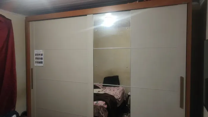Vendo guarda roupa de casal com espelho semi novo