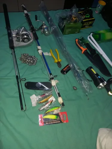 Kit pesca com vários acessórios