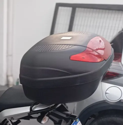 Baú para motos praticamente NOVO