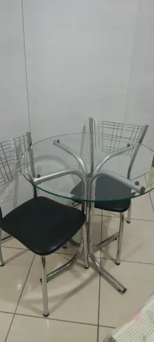 Mesa de Jantar Redonda em Vidro + 2 Cadeiras - Cromada