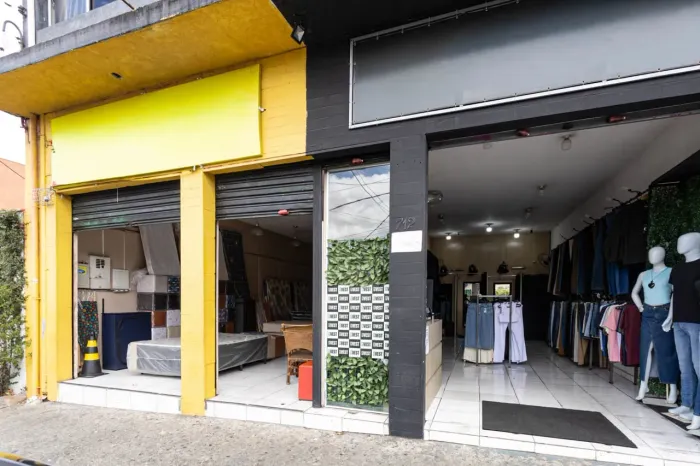 Loja na Avenida Peri Ronchetti, N. 714 200 m²