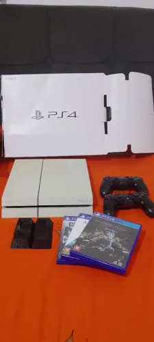 Playstation 4, ps4 branco na caixa, 3 jogos físicos e outros digitais e todos os cabos