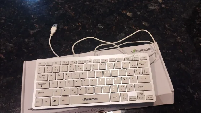 Mini Teclado Multimídia com fio USB