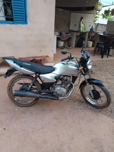 Vende-se está moto Titan 125